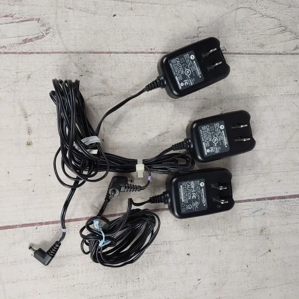 LOT OF 3 - Motorola C139 Black Candy Bar Cell Phones TESTED WORKING w/ Chargers